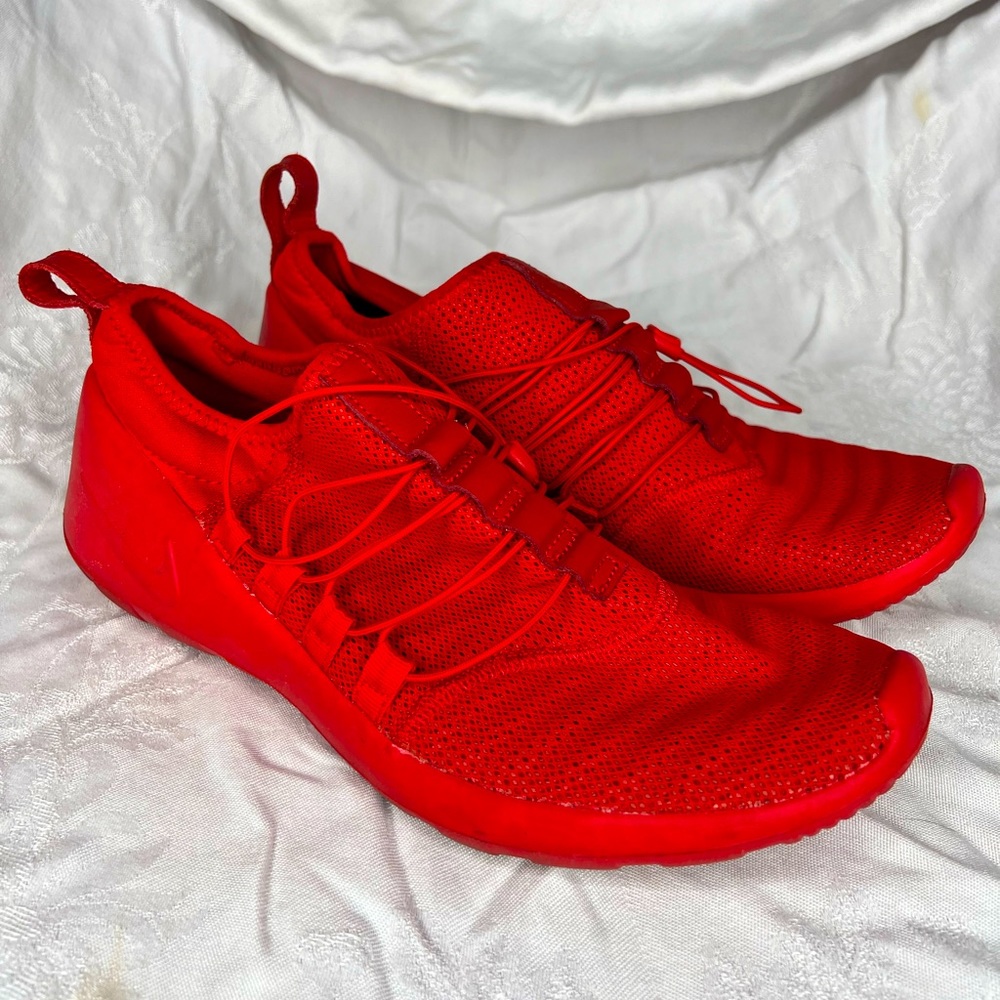 Nike All Red Slip On shoes Men’s Sz 9.5